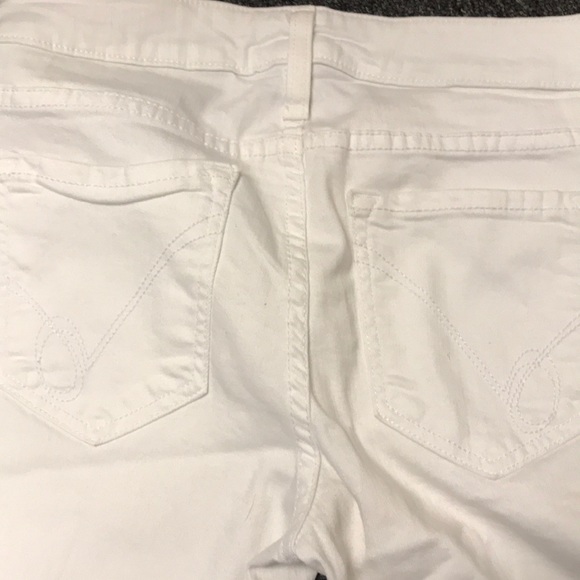 Bebe White Cuffed Bermuda Shorts - Picture 5 of 5